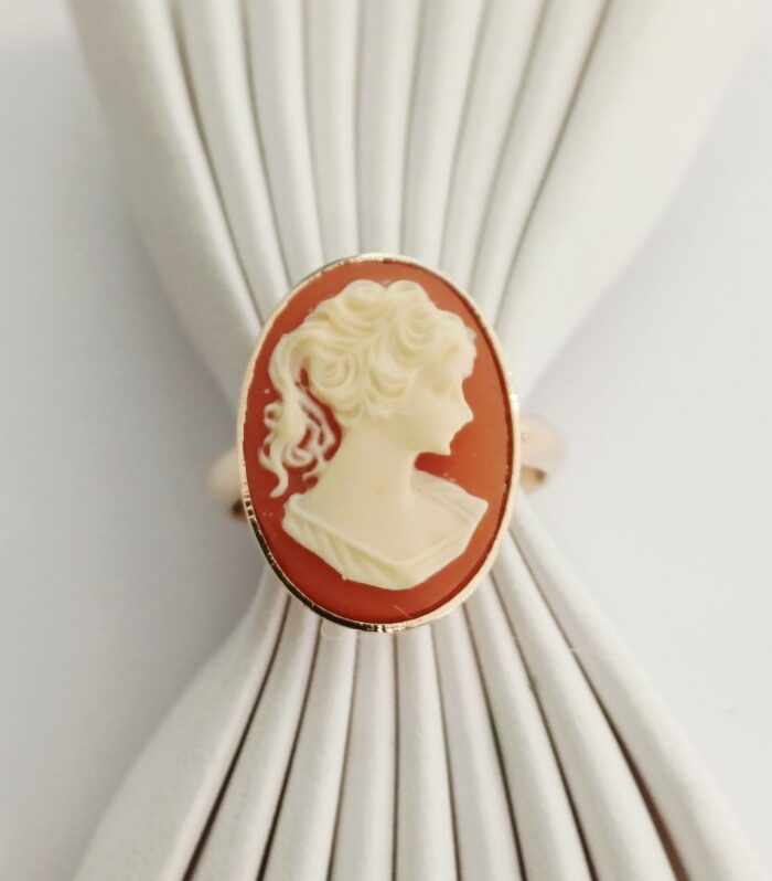 Anello con Cammeo col Corniola