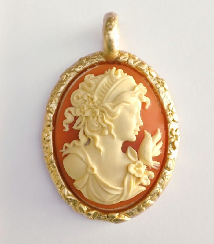 Ciondolo Cammeo Corniola/Avorio