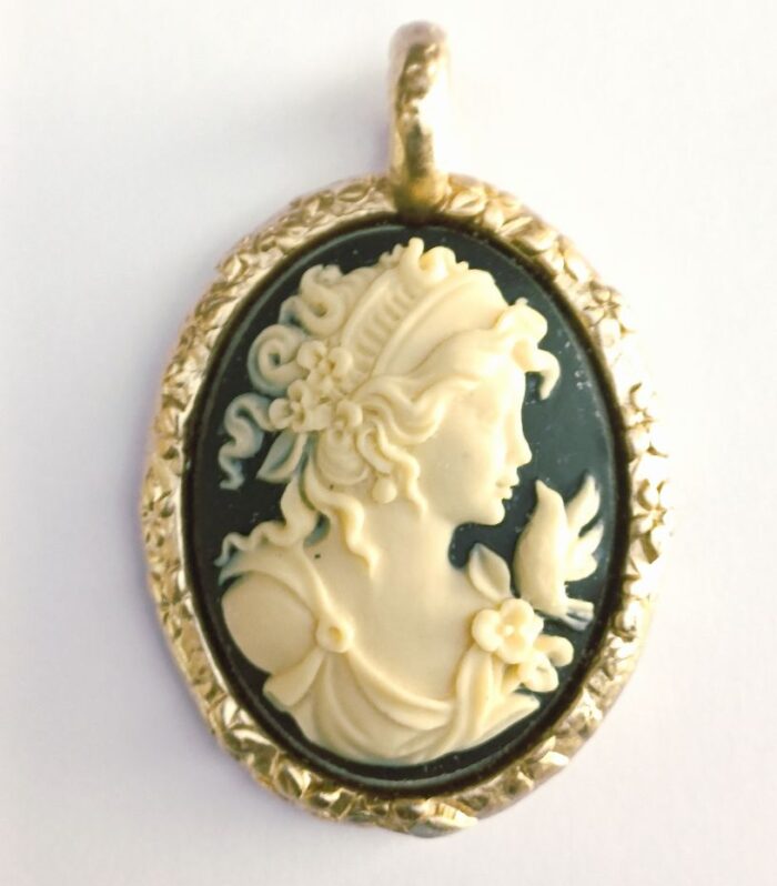 Ciondolo Cammeo Nero/Avorio