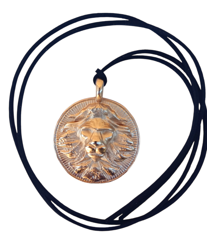 Ciondolo "NATA PER RUGGIRE"