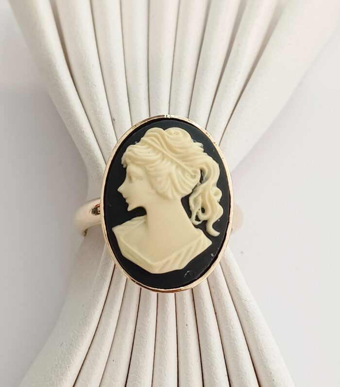 Anello con Cammeo col Nero