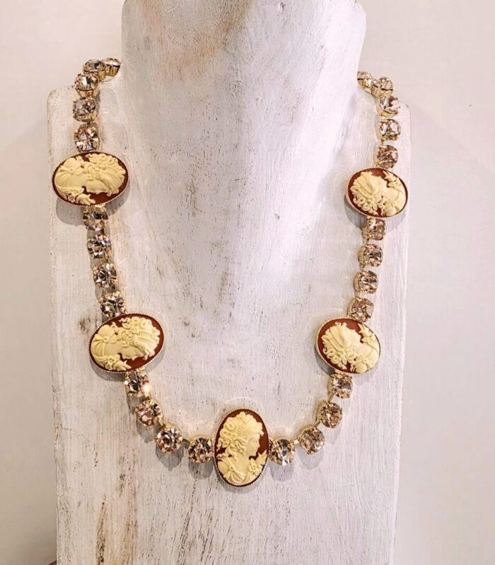 Collana Sissi  con Cammei Corniola